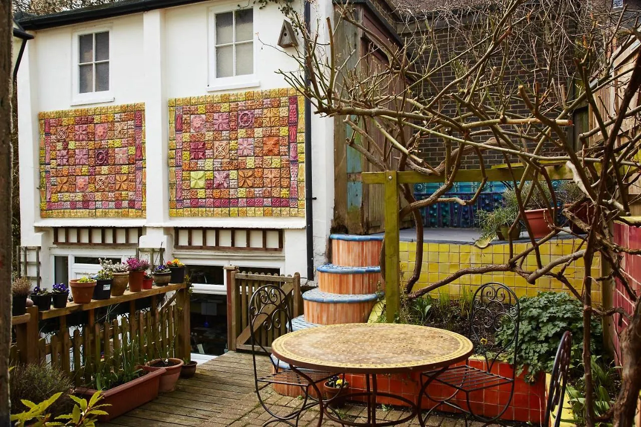 Homestay The Ceramic House Apartment Brighton