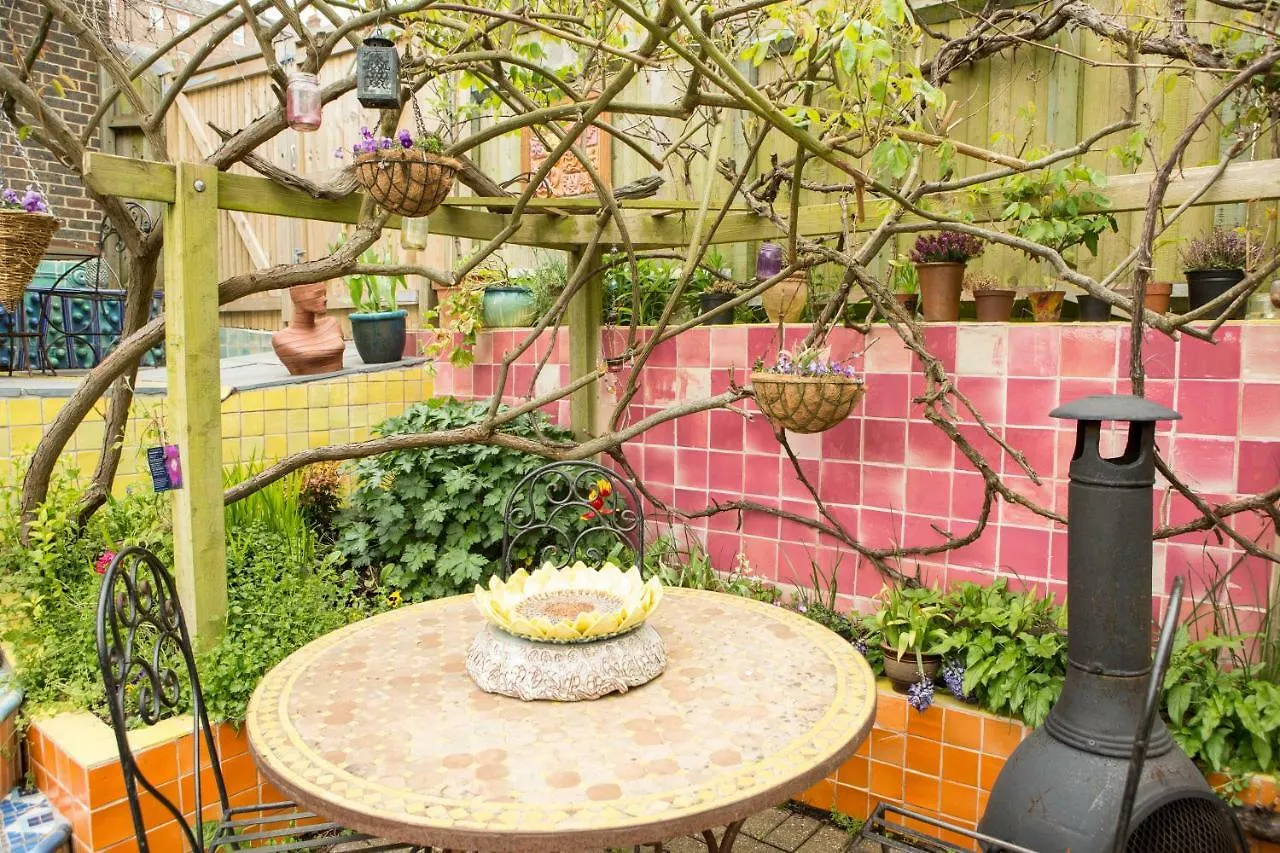 The Ceramic House Apartment Brighton Homestay